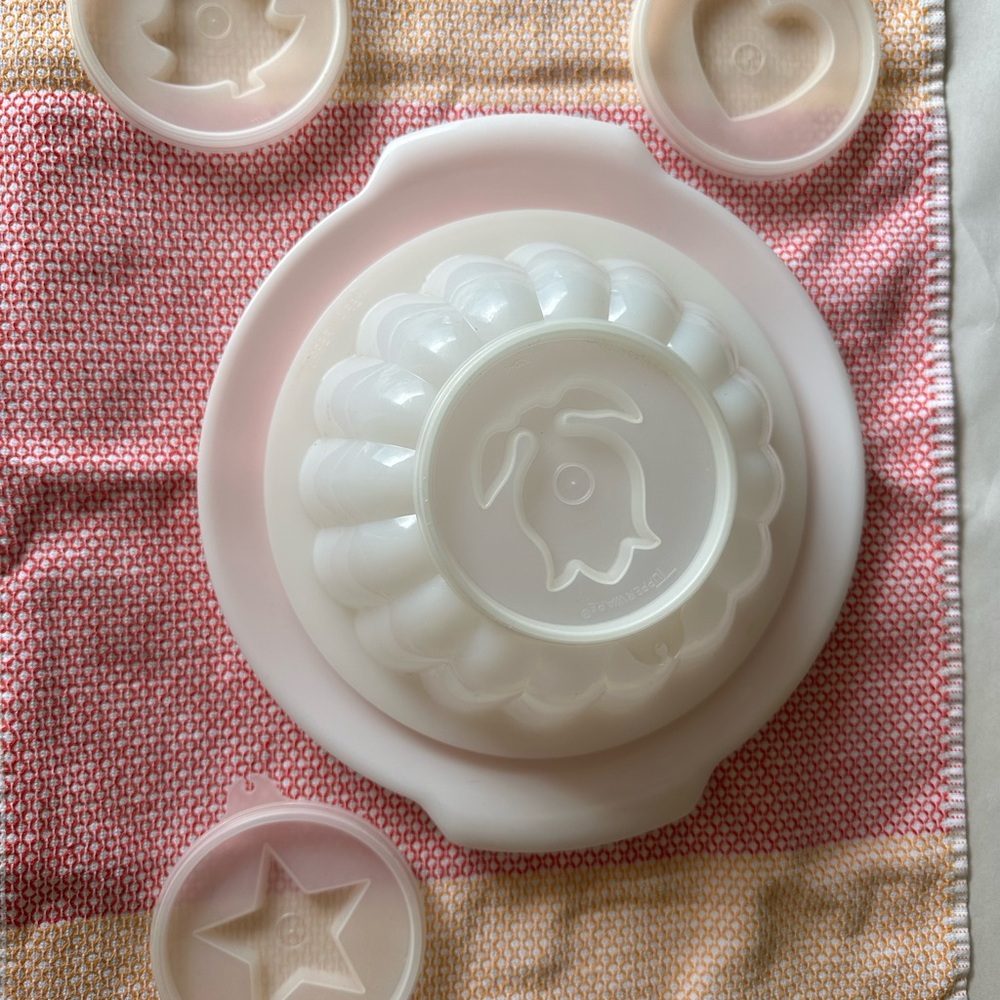 Tupperware White Jello Mold Set